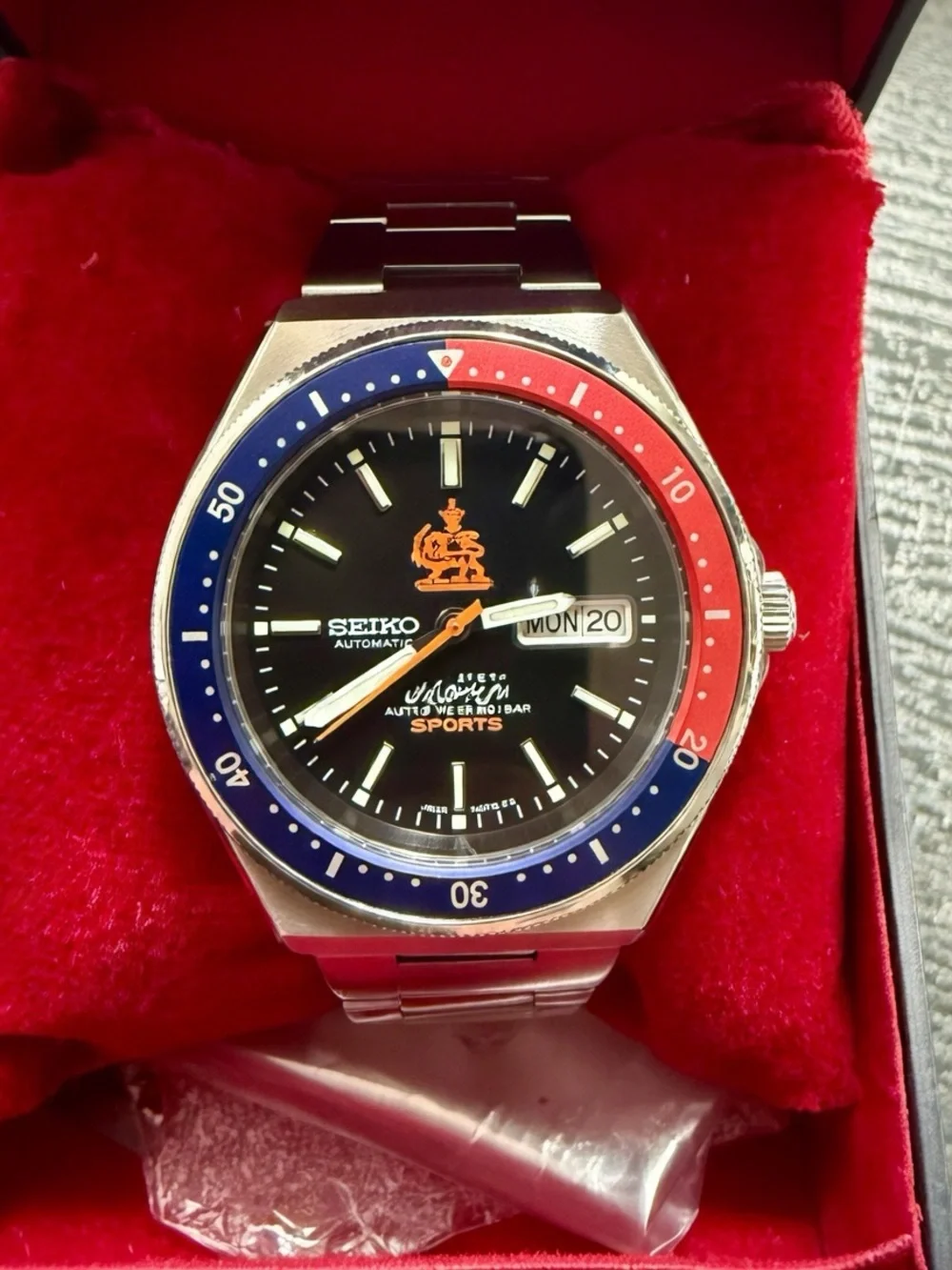 Seiko Iran Military Issued Black Dial Sports Watch with Red and Blue Bezel